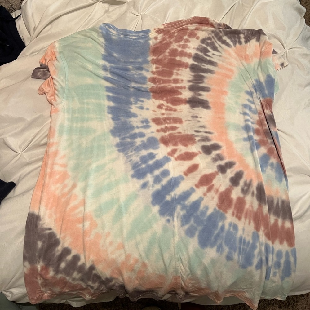 American Eagle women’s medium top